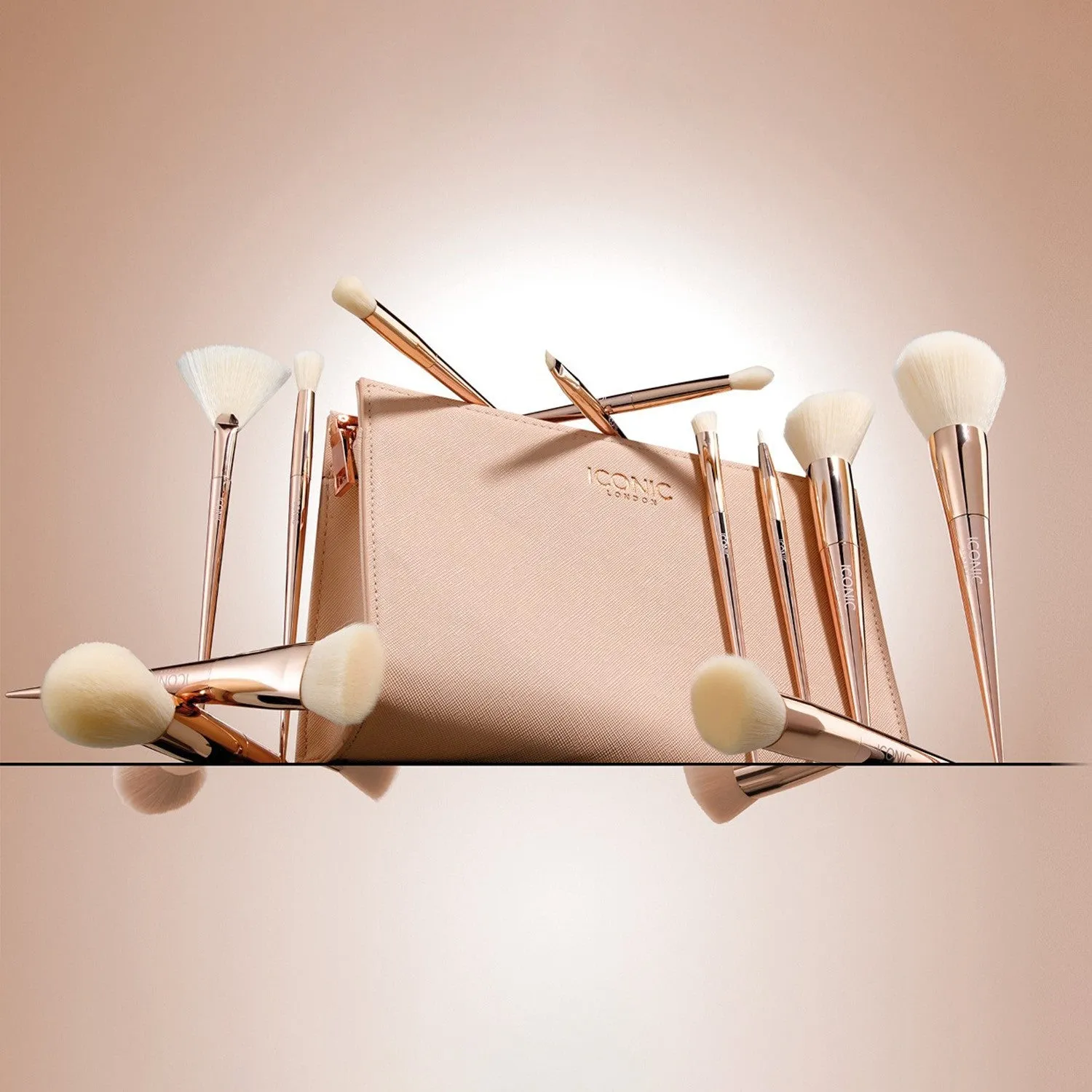 Iconic London Ultimate Brush Set 12 pennelli vegani pochette