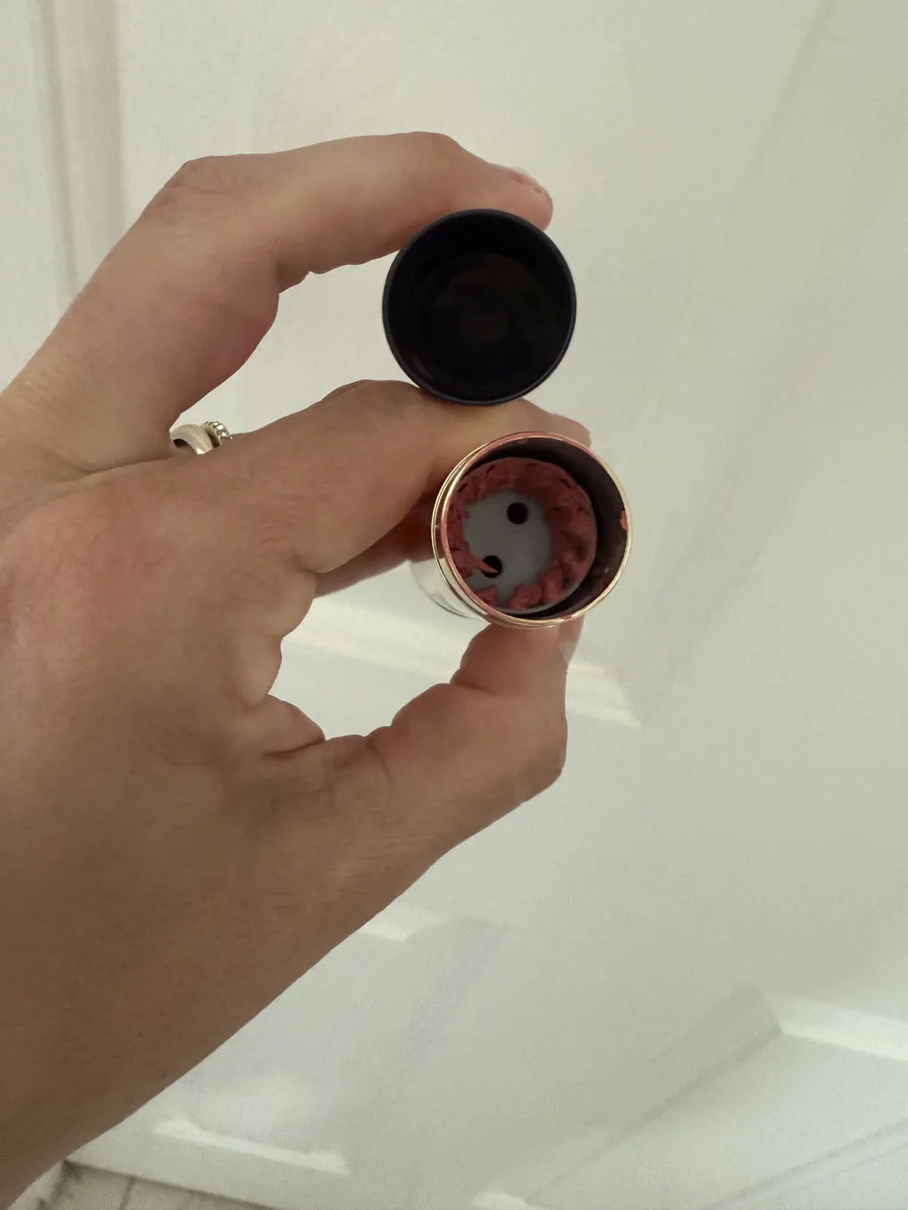 Iconic London Blurring Blush Stick Cosmo Blossom effetto sfumato