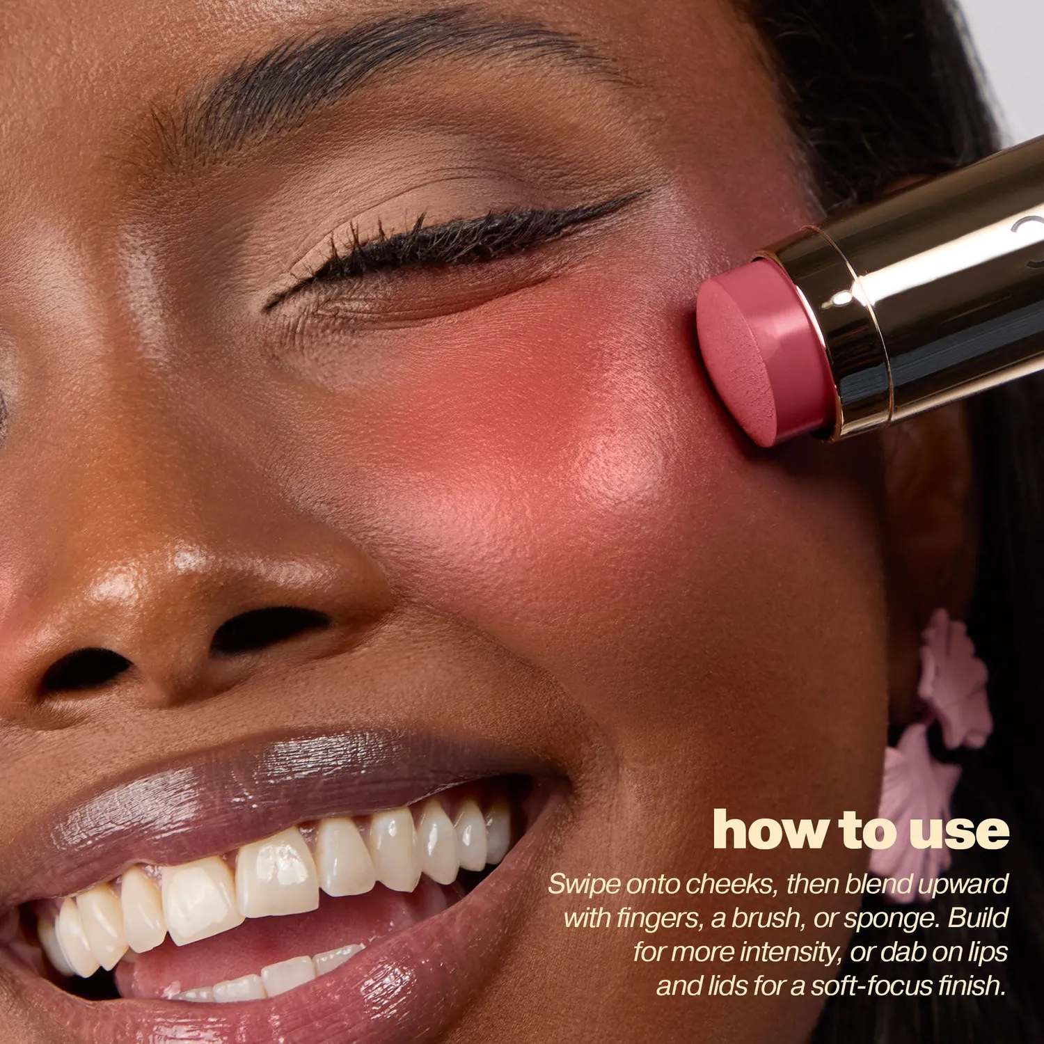 Iconic London Blurring Blush Stick Cosmo Blossom effetto sfumato