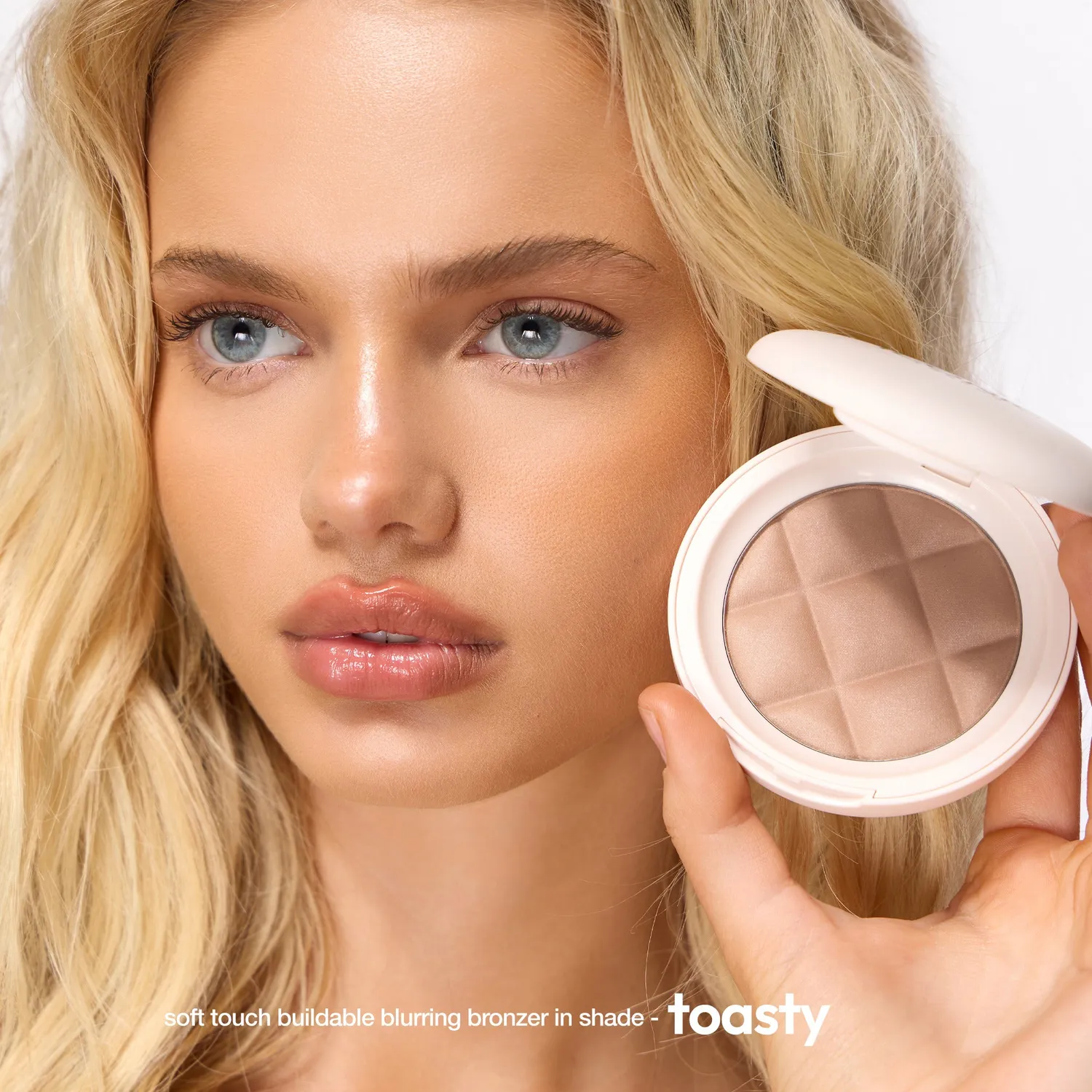 Iconic London Soft Touch Buildable Blurring Bronze bronzer Toasty glow