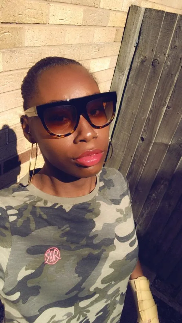 Iconic London Lip Gloss rimpolpante Nearly Nude morbido