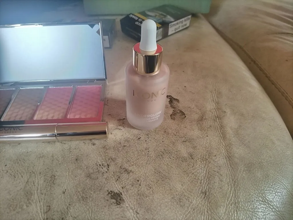 Iconic London Underglow primer viso sfocante illuminante
