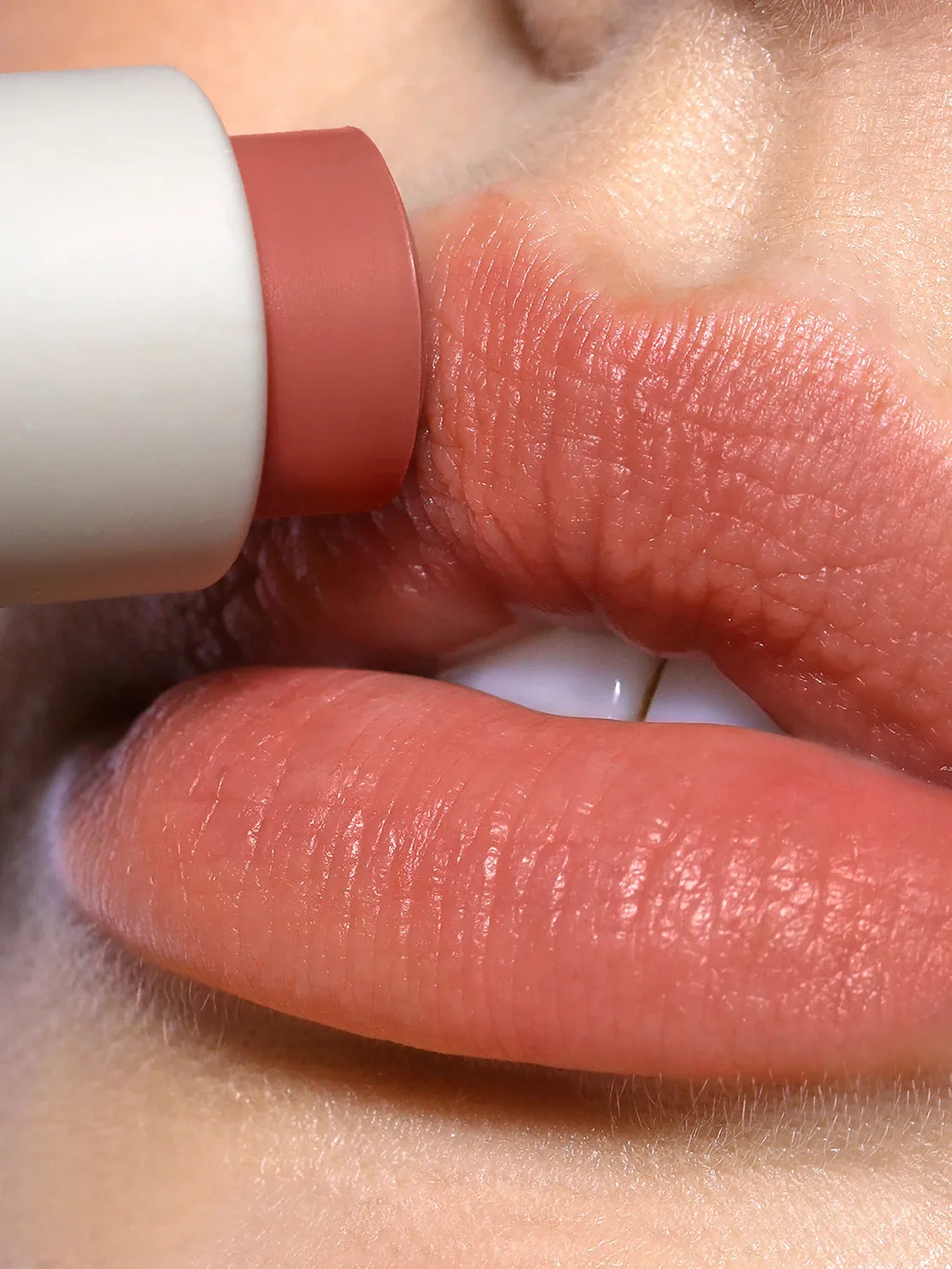 Refy Lip Blush balsamo labbra colorato sheer effetto blurring