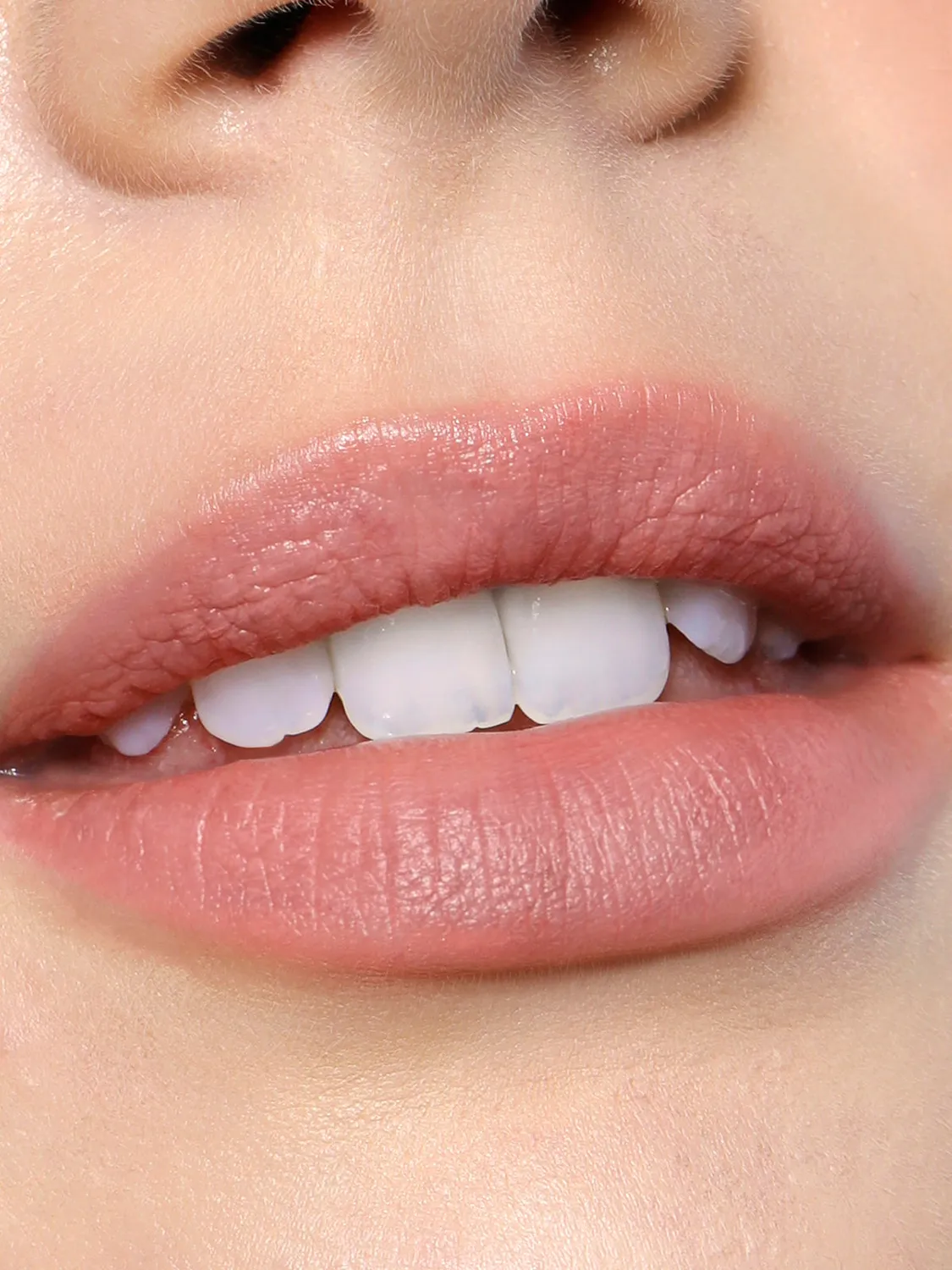 Refy Lip Blush balsamo labbra colorato sheer effetto blurring