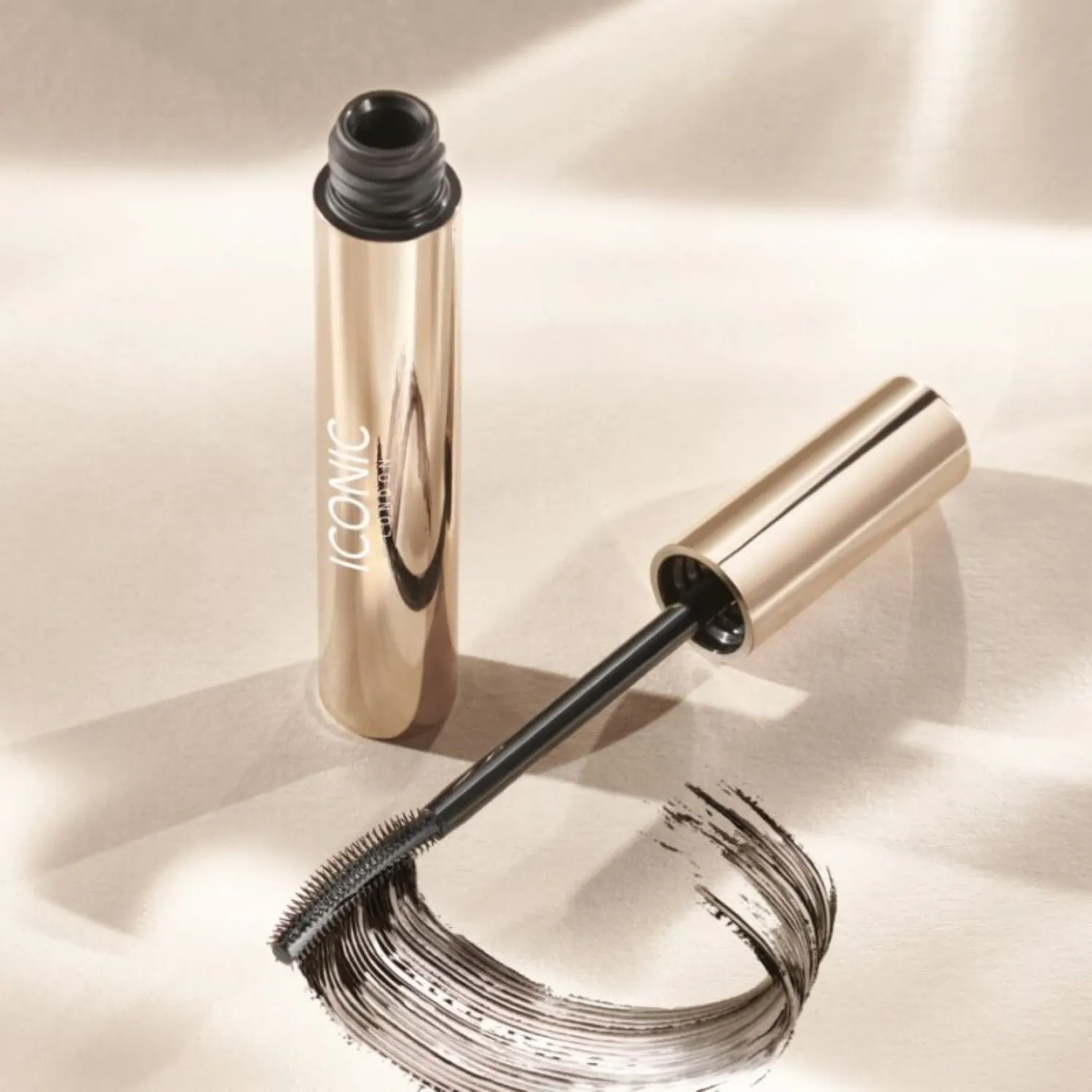 Iconic London Enrich & Elevate Mascara incurvante volumizzante
