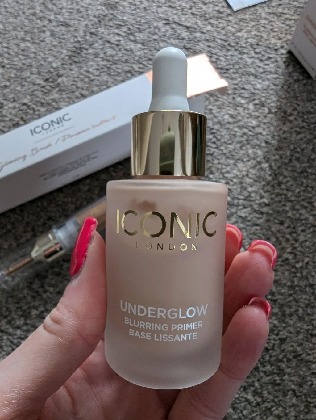 Iconic London Underglow primer viso sfocante illuminante