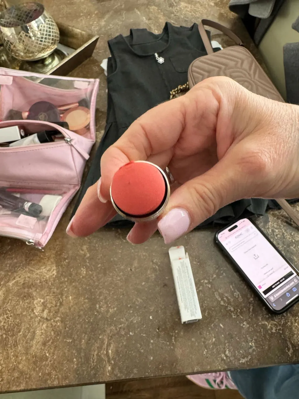 Iconic London Blurring Blush Stick Cosmo Blossom effetto sfumato