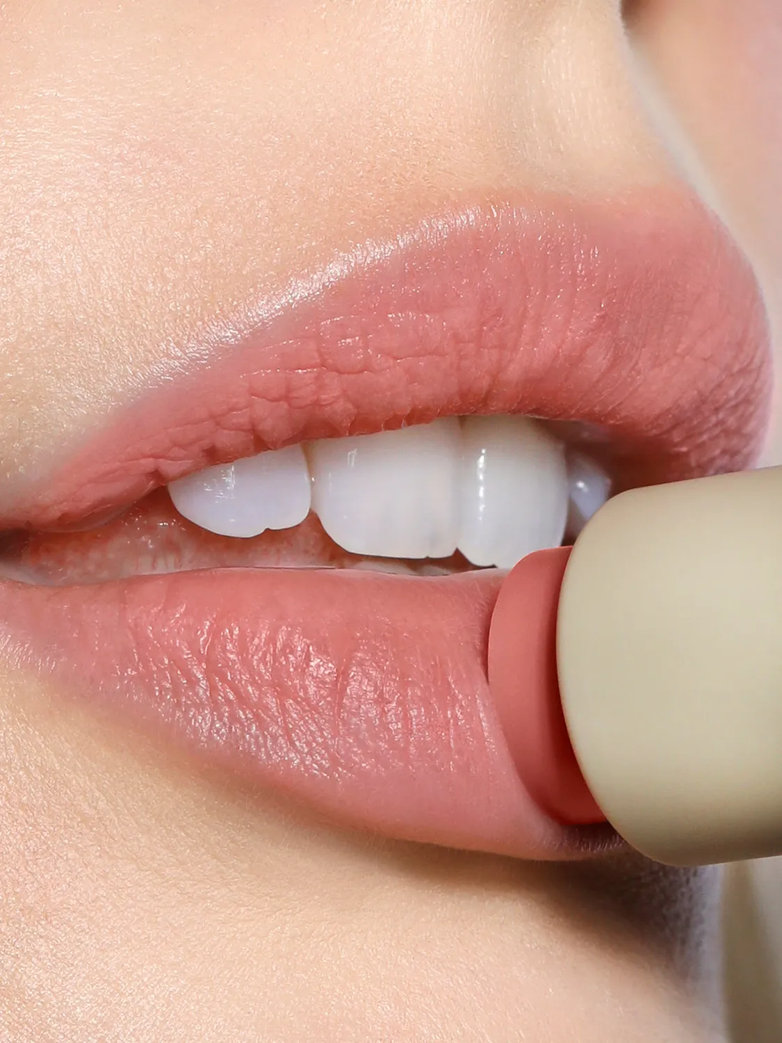 Refy Lip Blush balsamo labbra colorato sheer effetto blurring